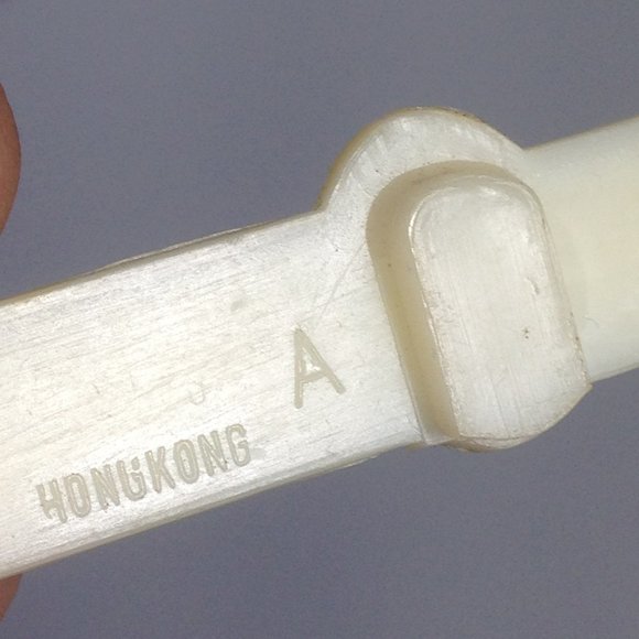 Lot of 2 Spider-Man Plastic pins, from Toy Biz super poseable Spiderman & Other - Picture 5 of 6